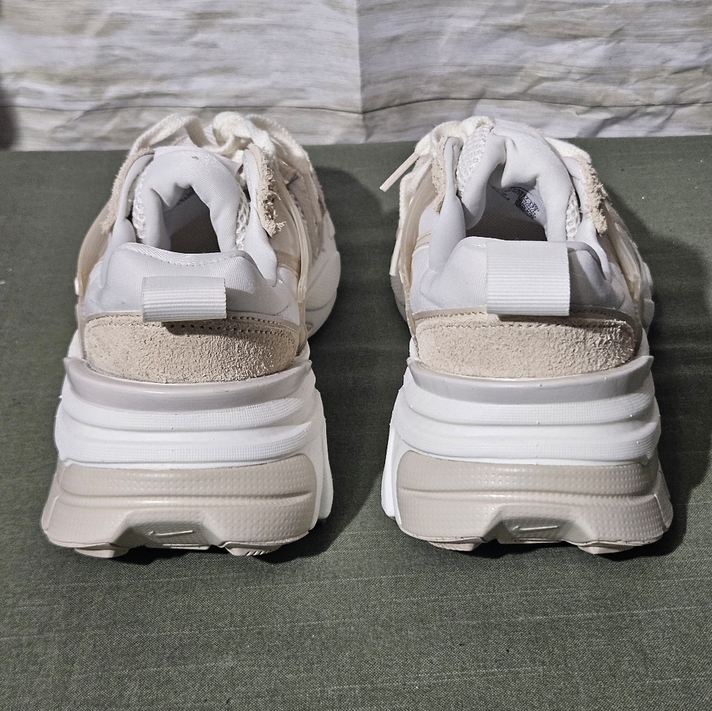 Nike Women's Cream and White Sneakers Size 9.5 - Picture 6 of 11